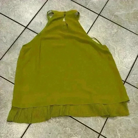 Naked Zebra chartreuse Sleeveless Blouse Size Medium - Picture 2 of 4